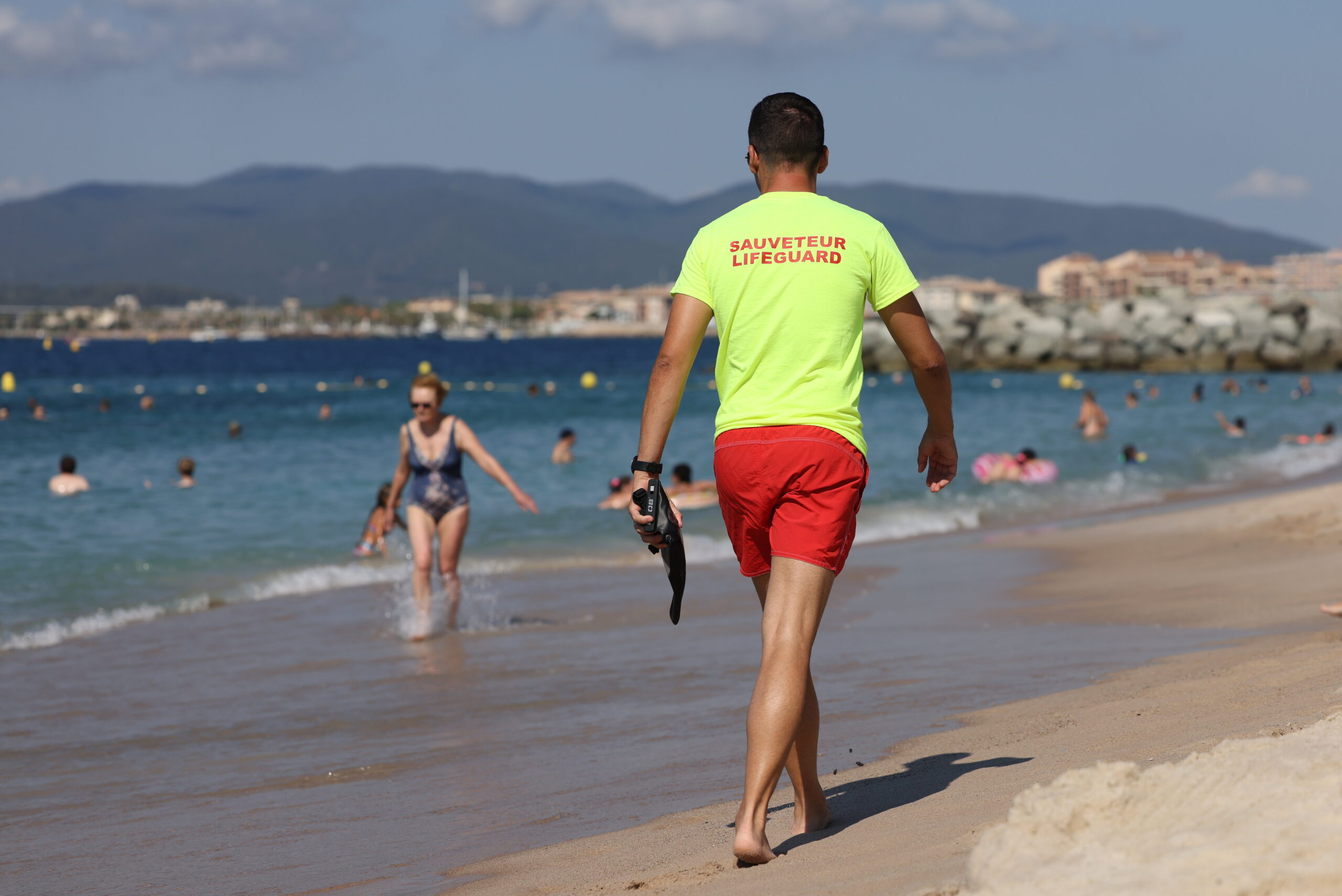 plage de canet en roussillon avec un lifeguard