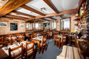 Manger entre la Mer de Glace et l’Aiguille du Midi